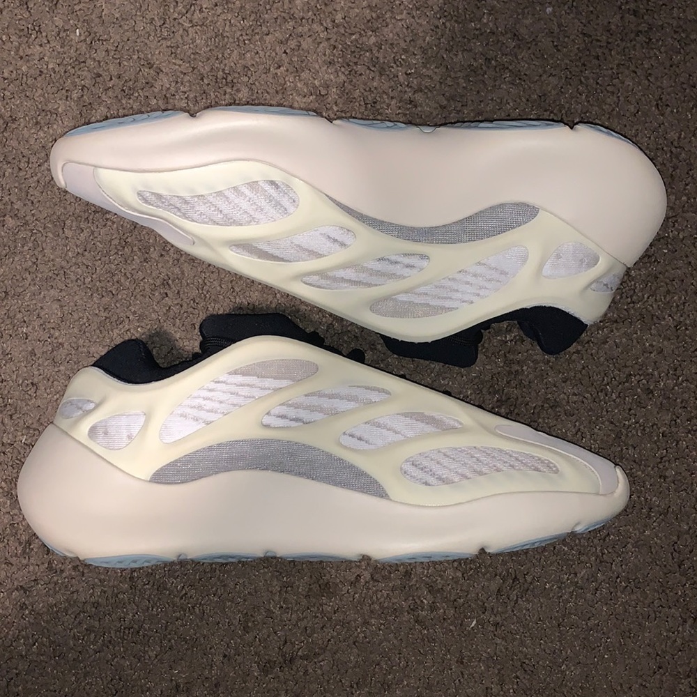 **USED YEEZY Boost 700 v3 “Azael” Size 10.5 No Box